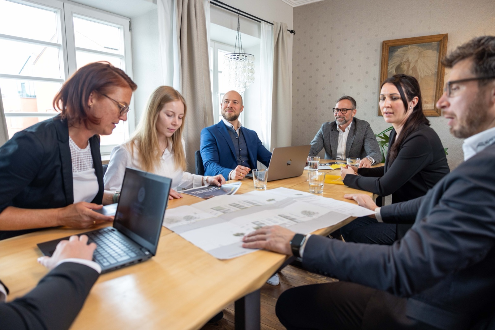Besprechung im Büro von Sperr & Zellner