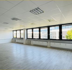 großes Büro (mit Trockenbau teilbar)