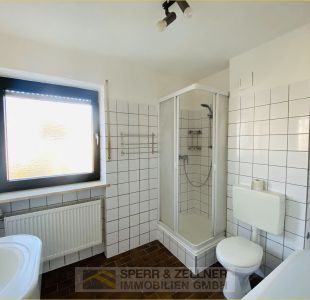 Bad mit Wanne - Dusche - Fenster