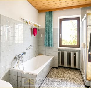 Badezimmer OG links