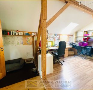Büro im Zwischenbereich