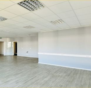 großes Büro (mit Trockenbau teilbar)