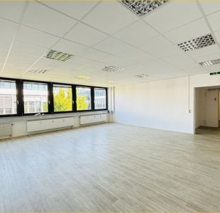 großes Büro (mit Trockenbau teilbar)