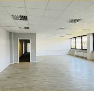 großes Büro (mit Trockenbau teilbar)